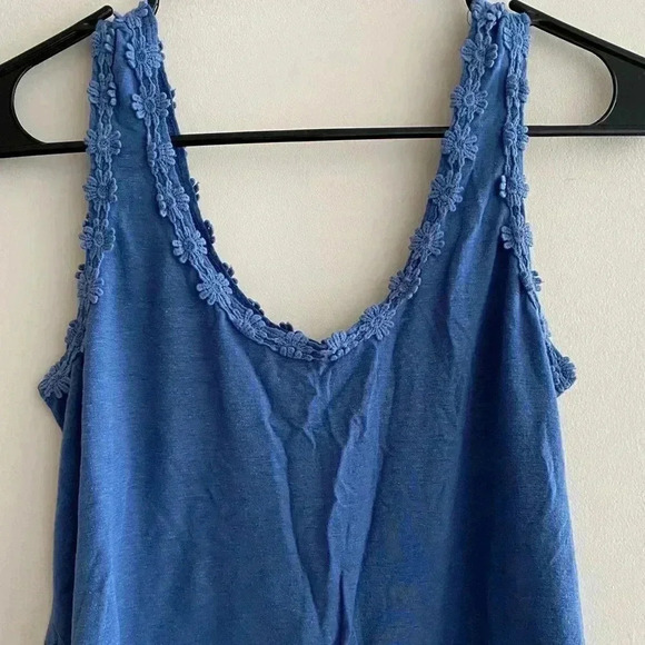 Forever 21 Blue Crotchet Flower Crop Top for Spring, Size Medium, Cropped Tank - Picture 2 of 9